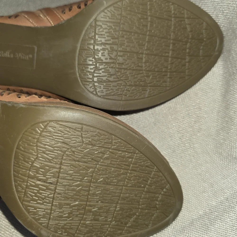 Bella Vita Tan Leather Upper Peep Toe Shoes Size 8.5 Medium